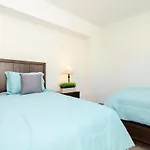 Charming 3 Bedroom Apartment With Pool Near San Diego Convention Center
