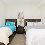 Charming 3 Bedroom Apartment With Pool Near San Diego Convention Center