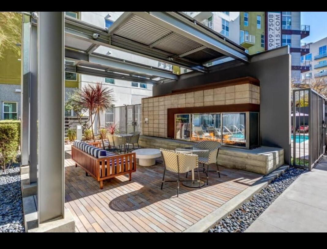 Charming 3 Bedroom With Pool Near Convention Center Apartment