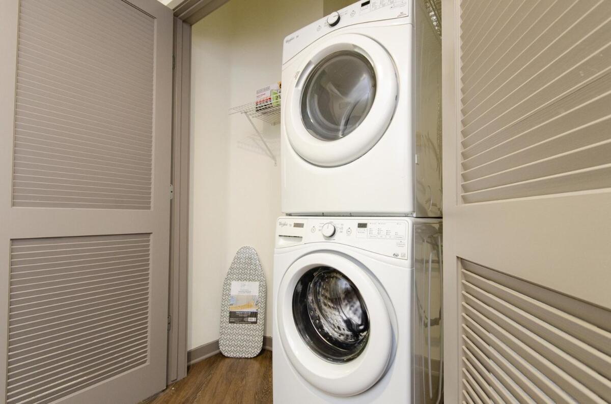 Apartment Charming 3 Bedroom With Pool Near Convention Center
