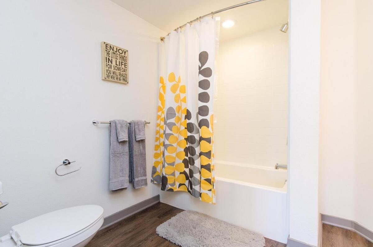 Apartment Charming 3 Bedroom With Pool Near Convention Center