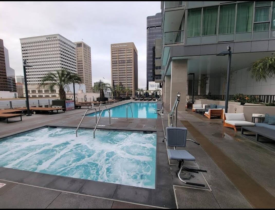 Apartment Charming 3 Bedroom With Pool Near Convention Center